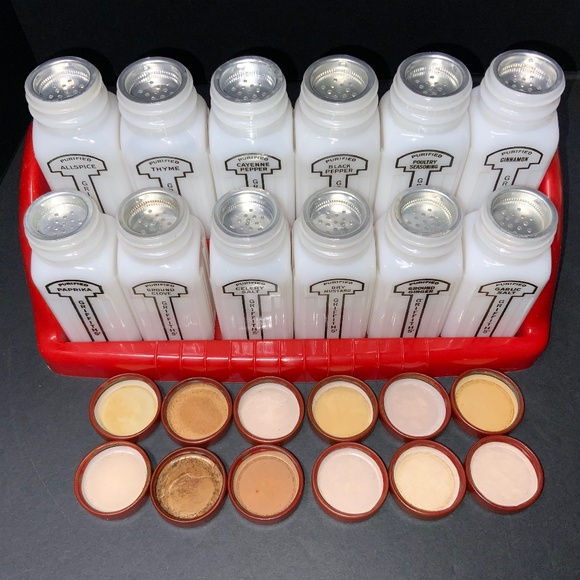 Griffith’s Red 1940 Spice Rack 12 Jars All Have Back Labels, Shaker & Red Caps! - Picture 5 of 10